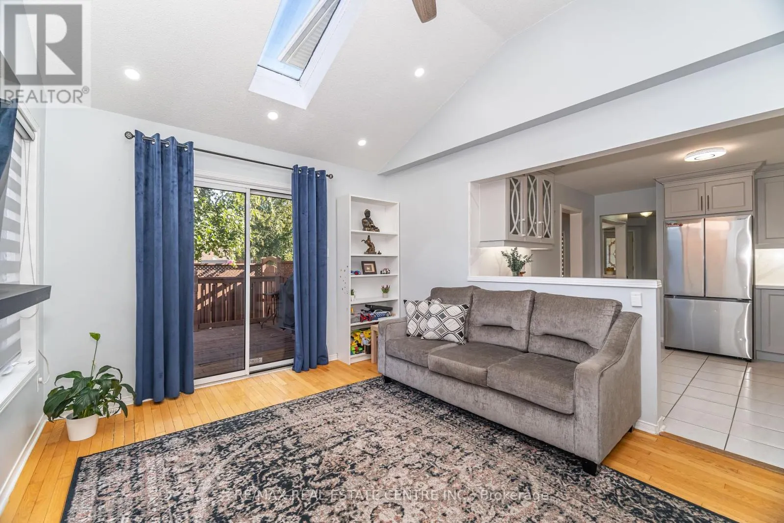 16 FEATHERTOP LANE
