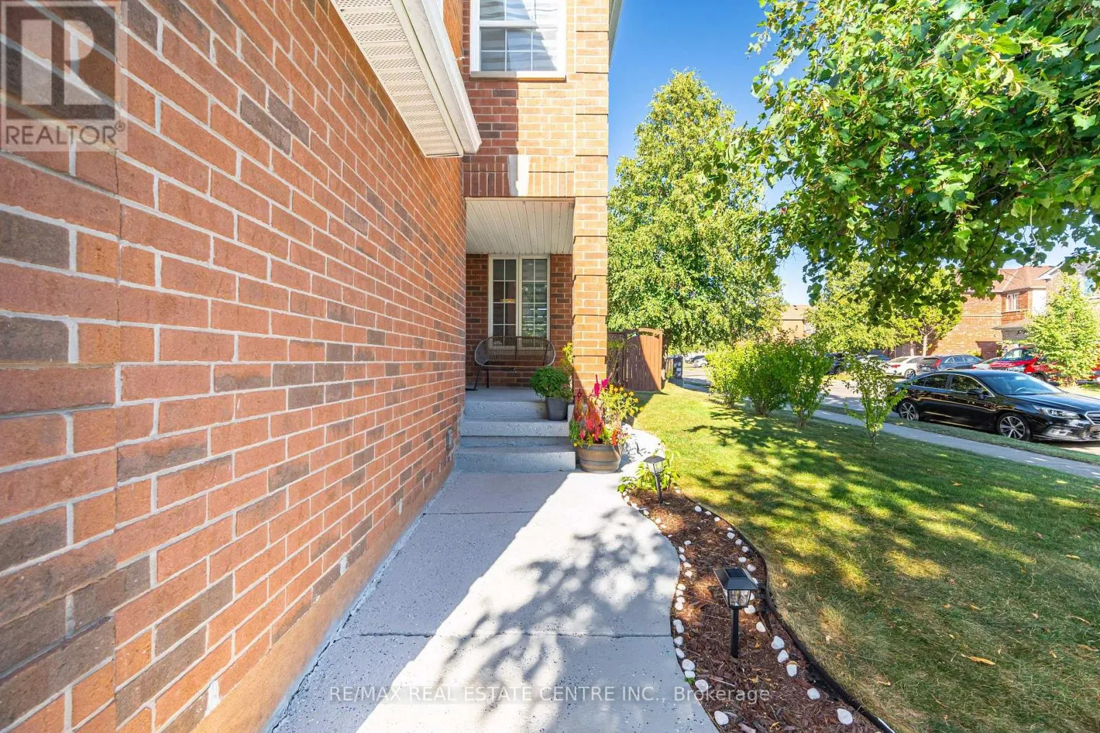 16 FEATHERTOP LANE