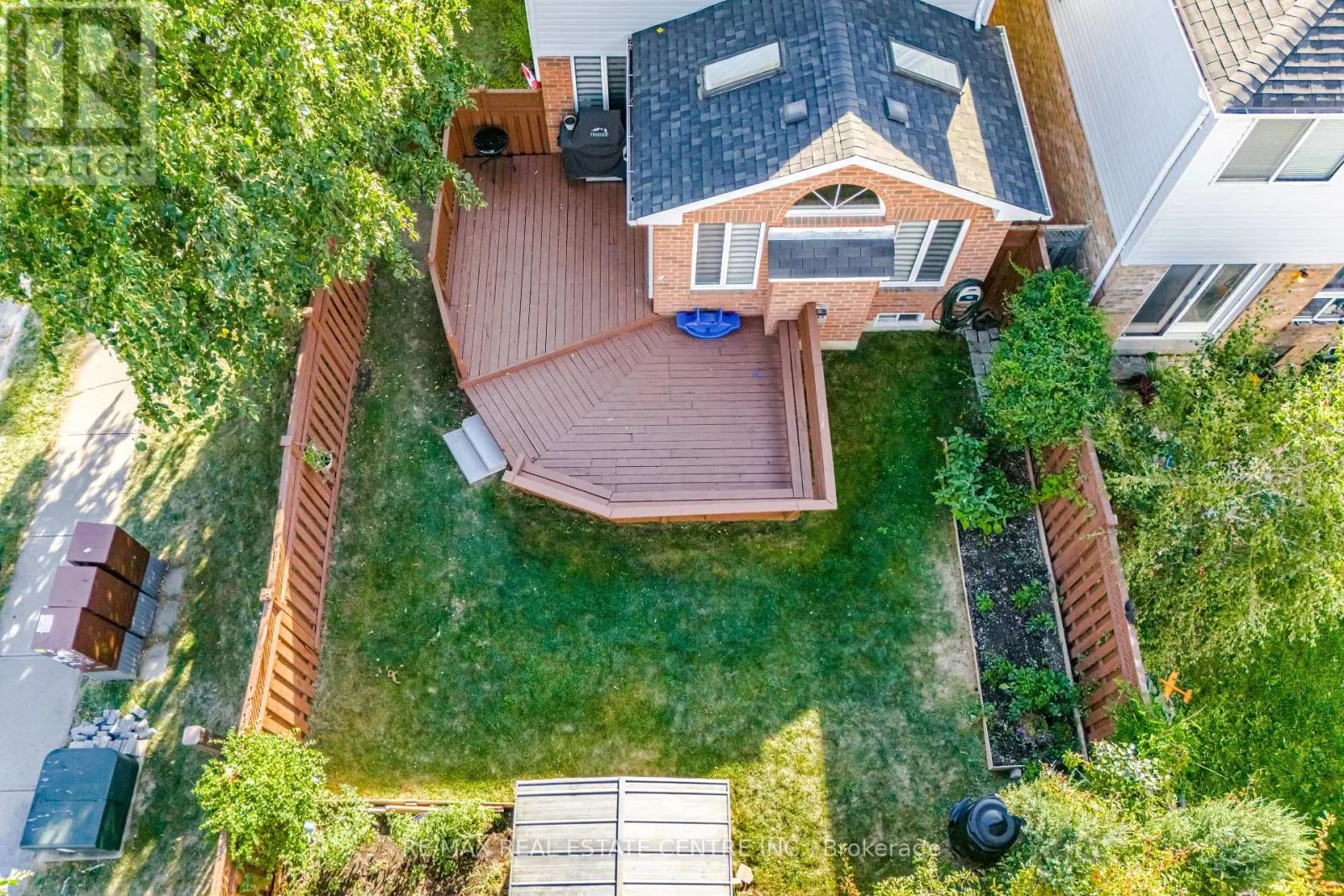 16 FEATHERTOP LANE