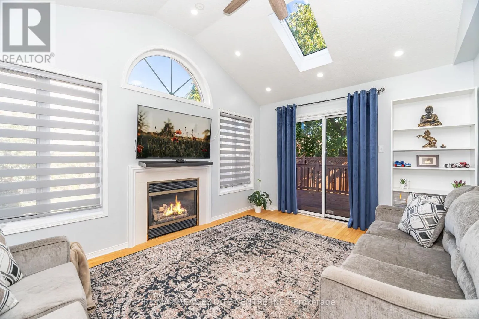 16 FEATHERTOP LANE