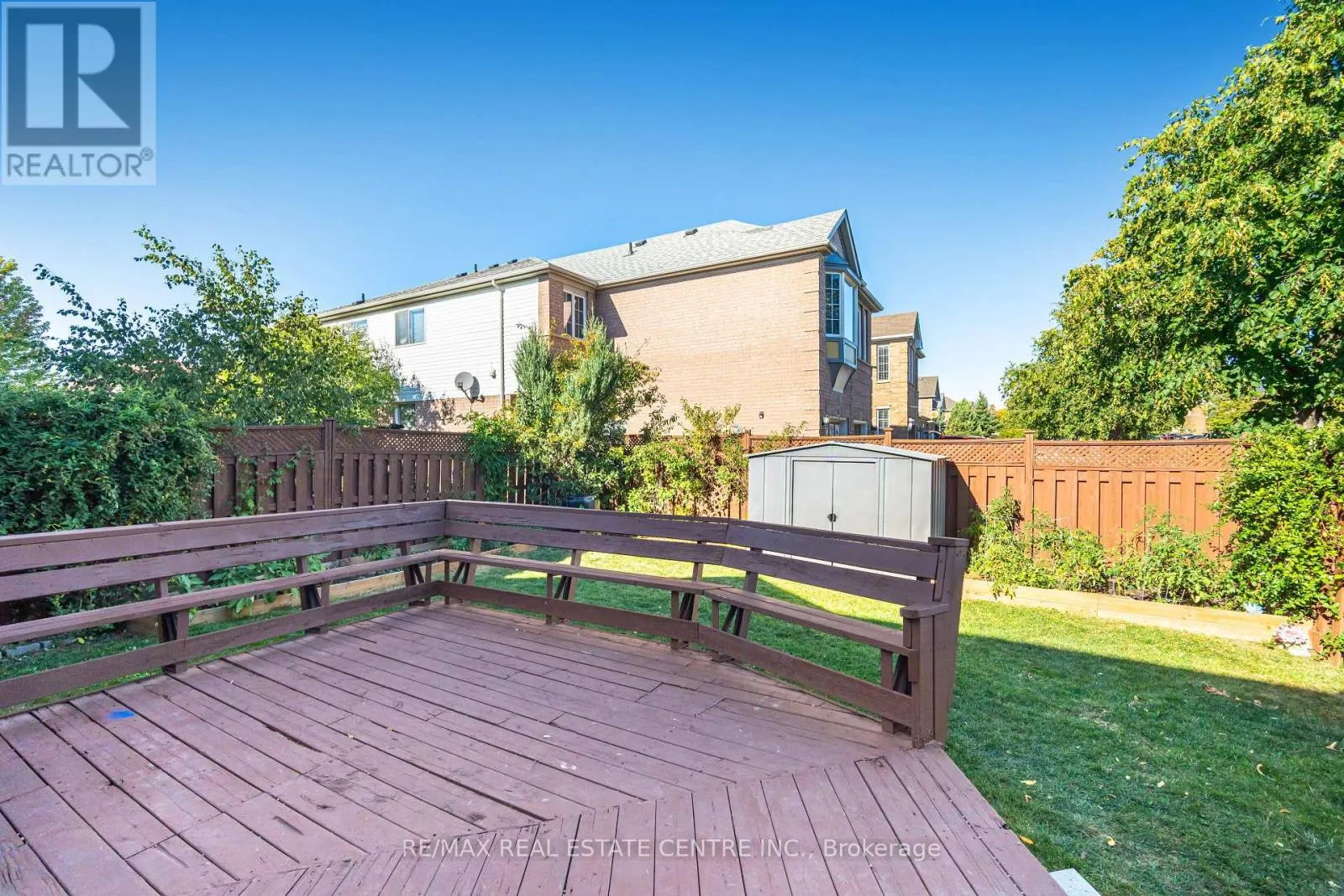 16 FEATHERTOP LANE