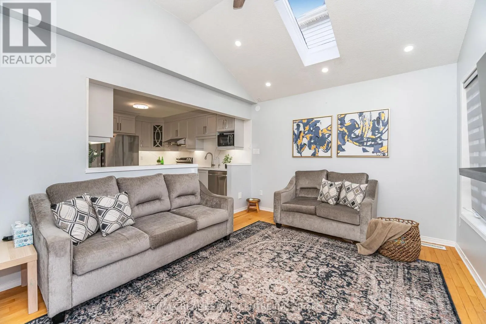 16 FEATHERTOP LANE