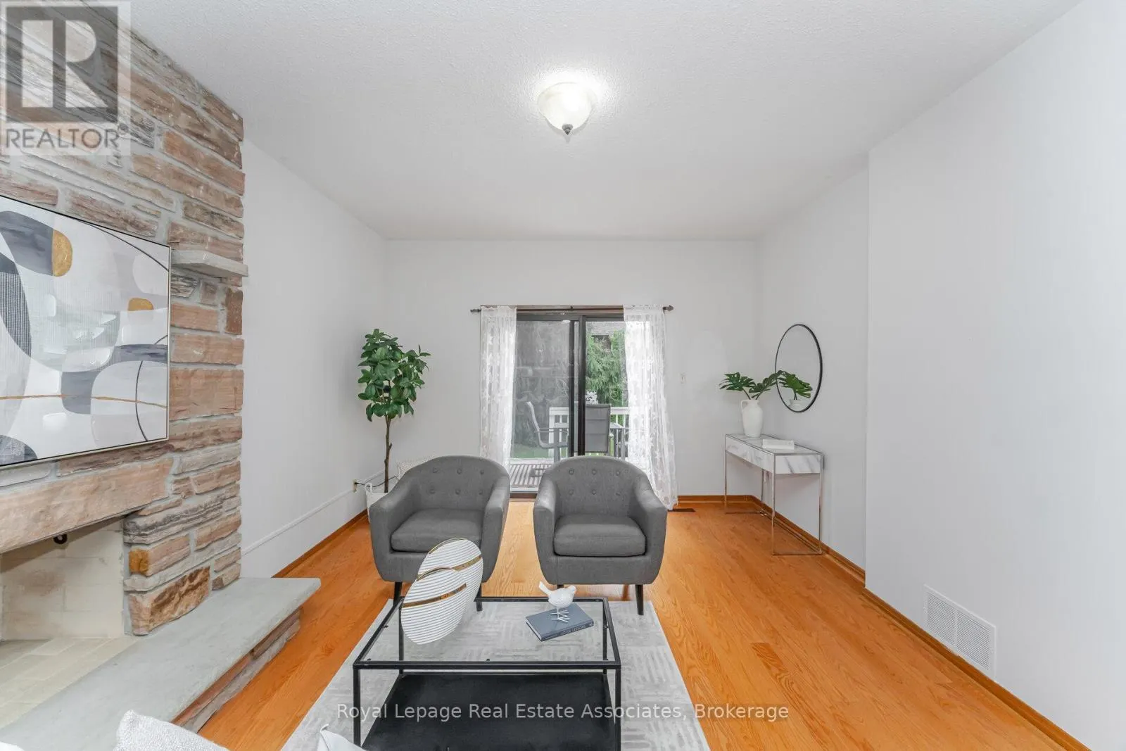 2288 LOG WOOD COURT N