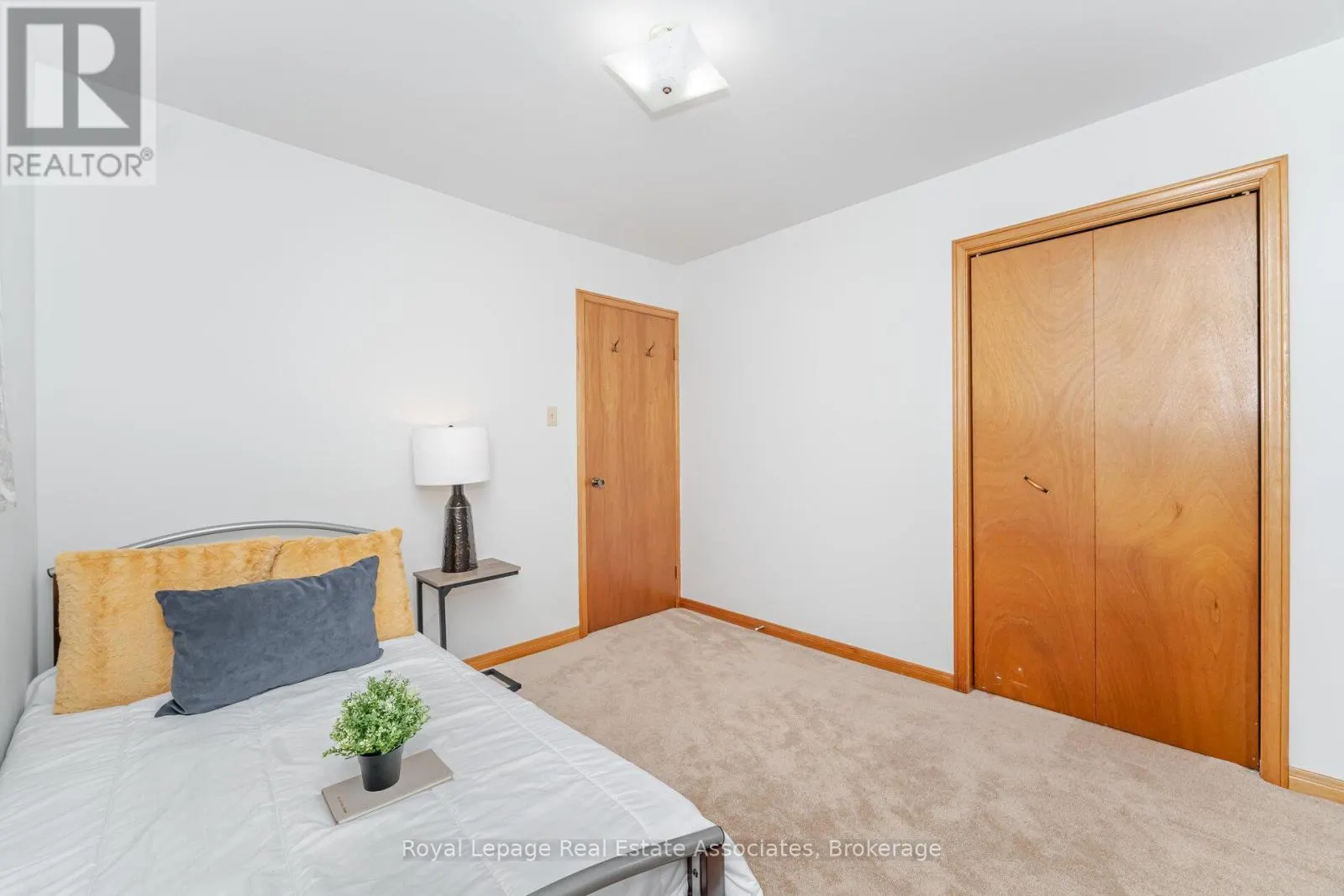 2288 LOG WOOD COURT N
