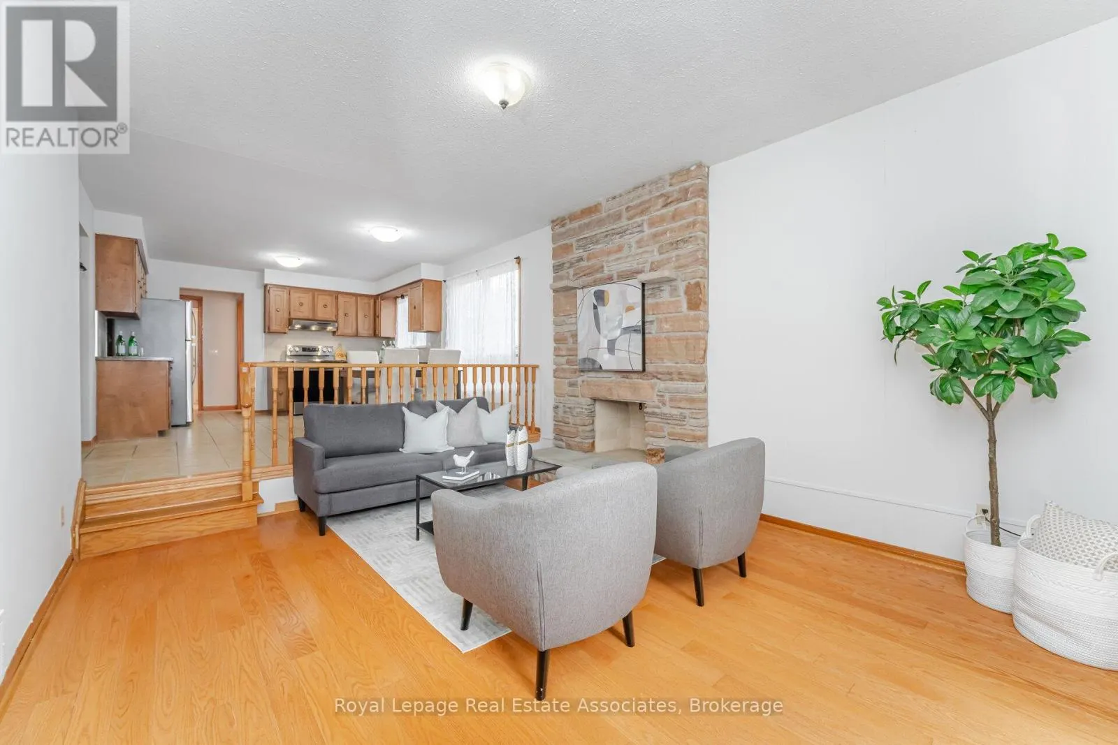 2288 LOG WOOD COURT N
