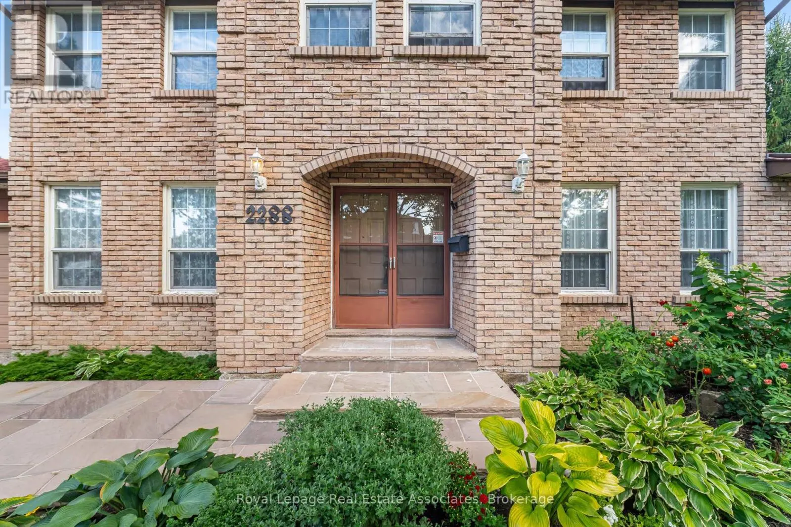 2288 LOG WOOD COURT N
