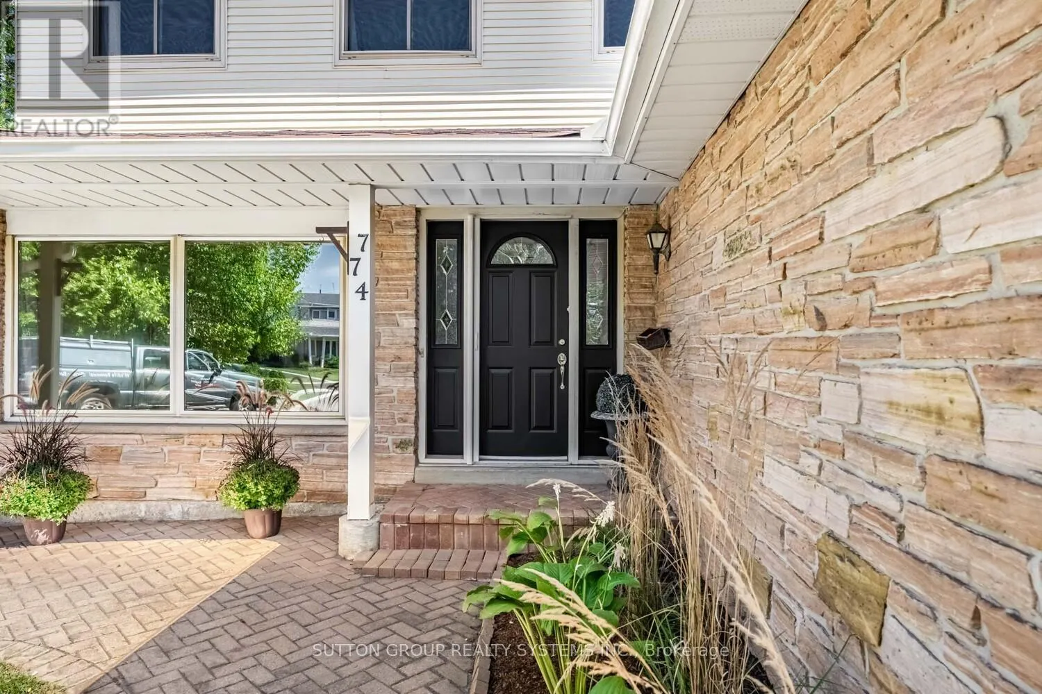 774 BANTING COURT