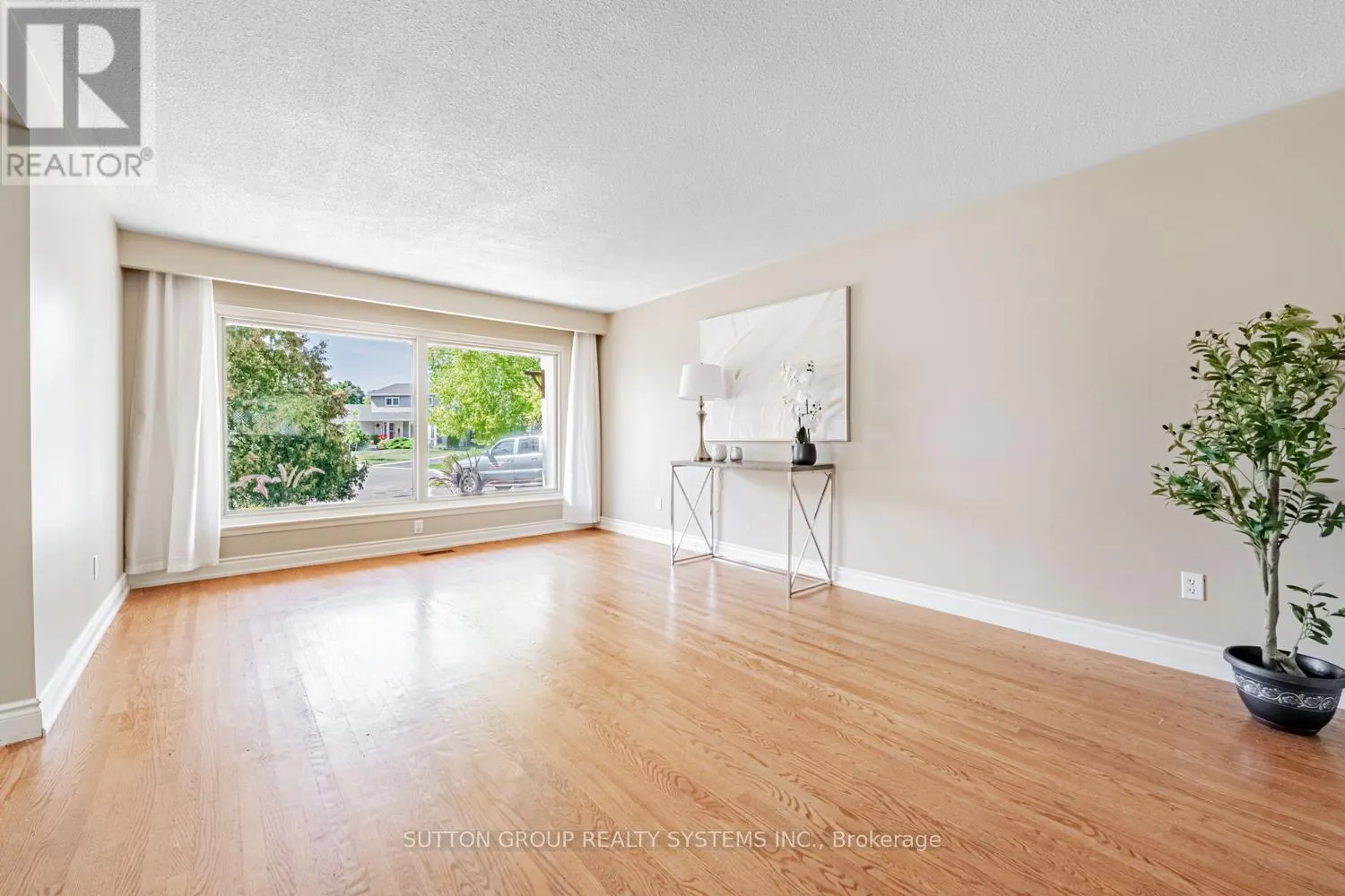 774 BANTING COURT