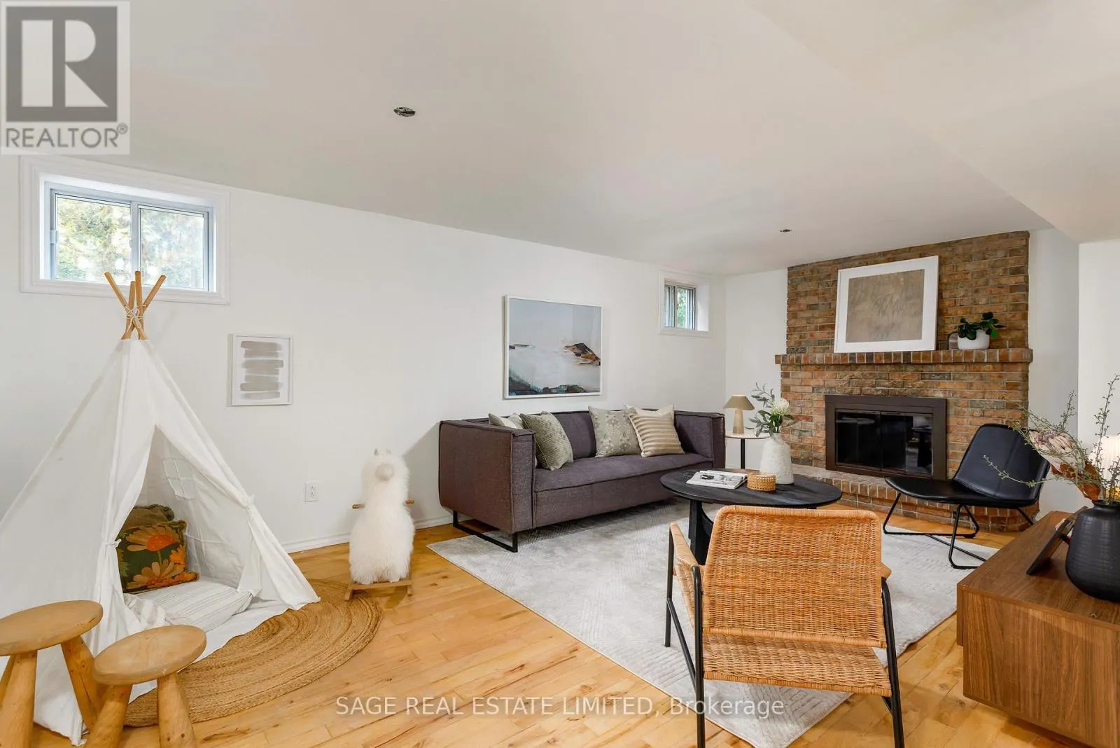 4102 TAFFEY CRESCENT