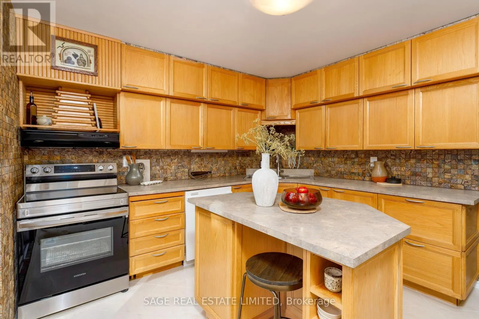 4102 TAFFEY CRESCENT