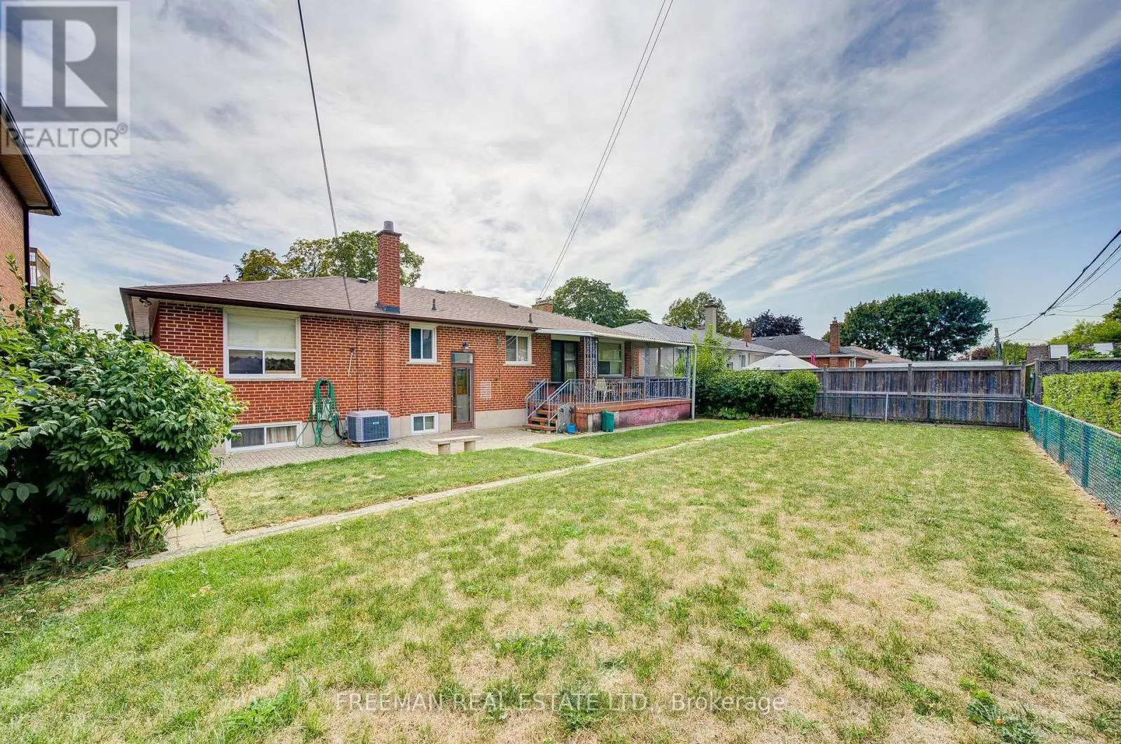 102 HALLSPORT CRESCENT