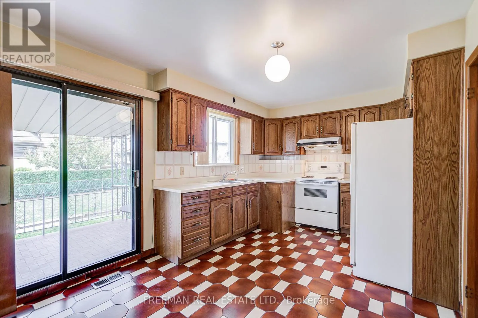 102 HALLSPORT CRESCENT