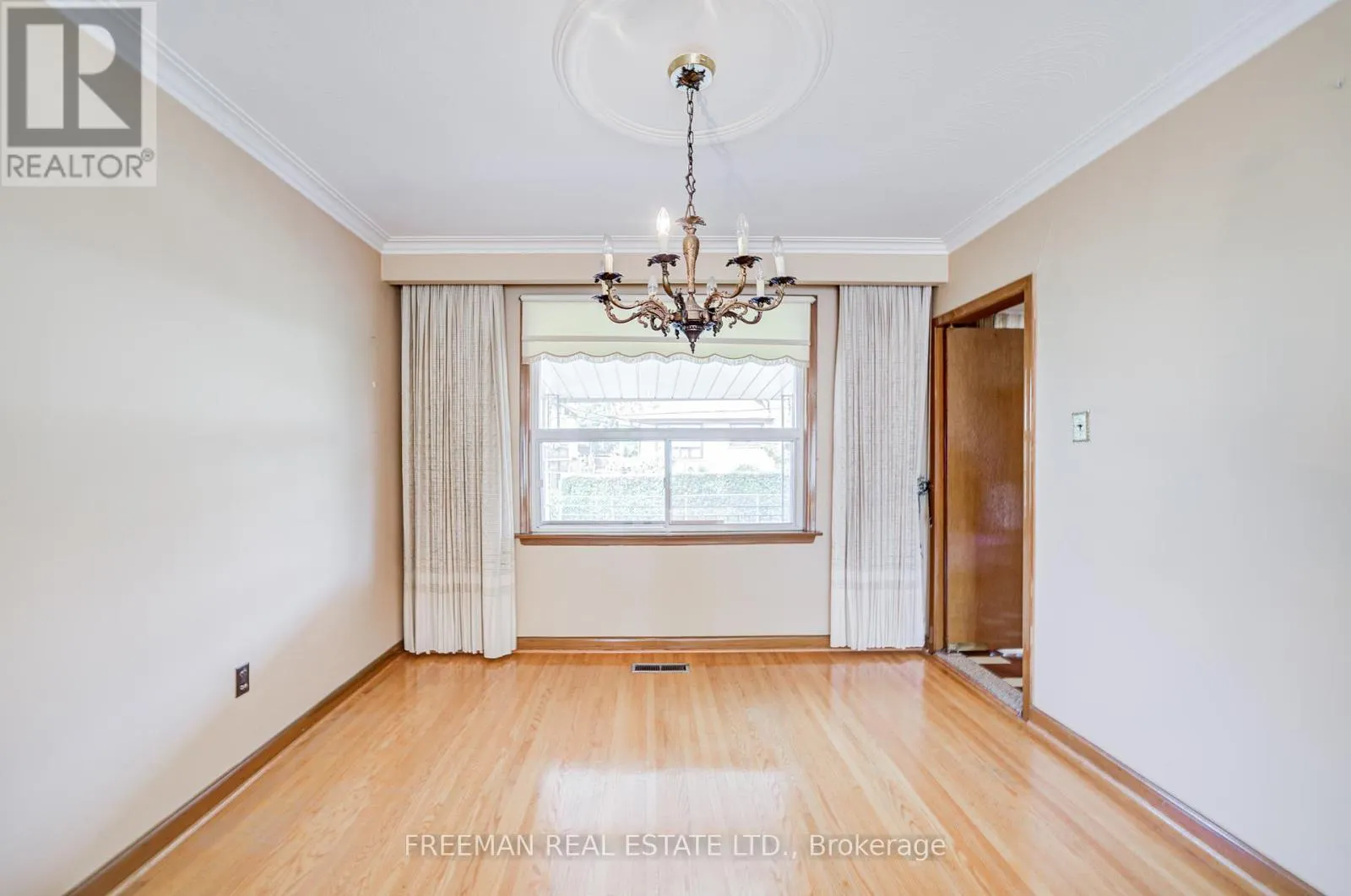 102 HALLSPORT CRESCENT