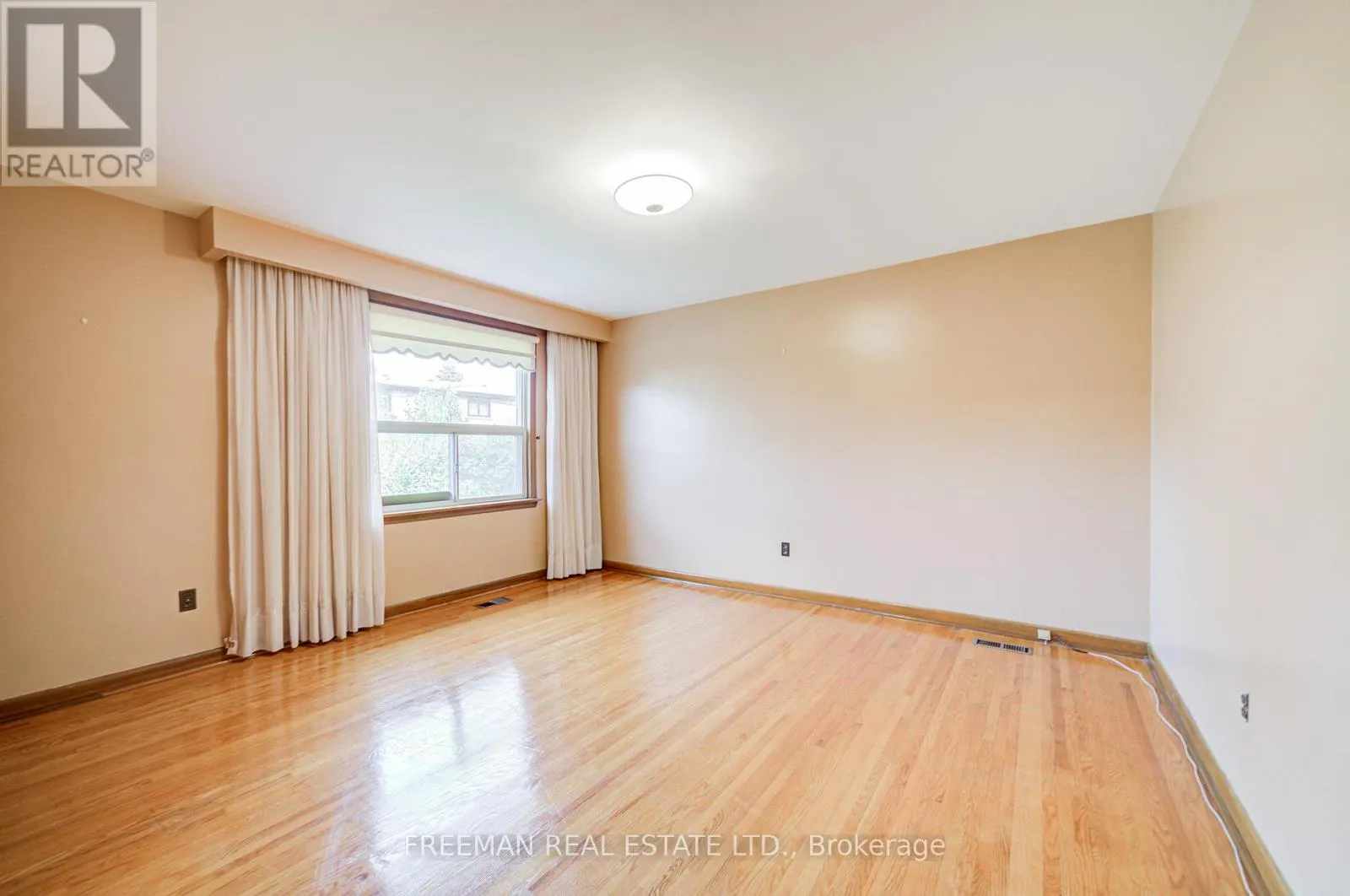 102 HALLSPORT CRESCENT