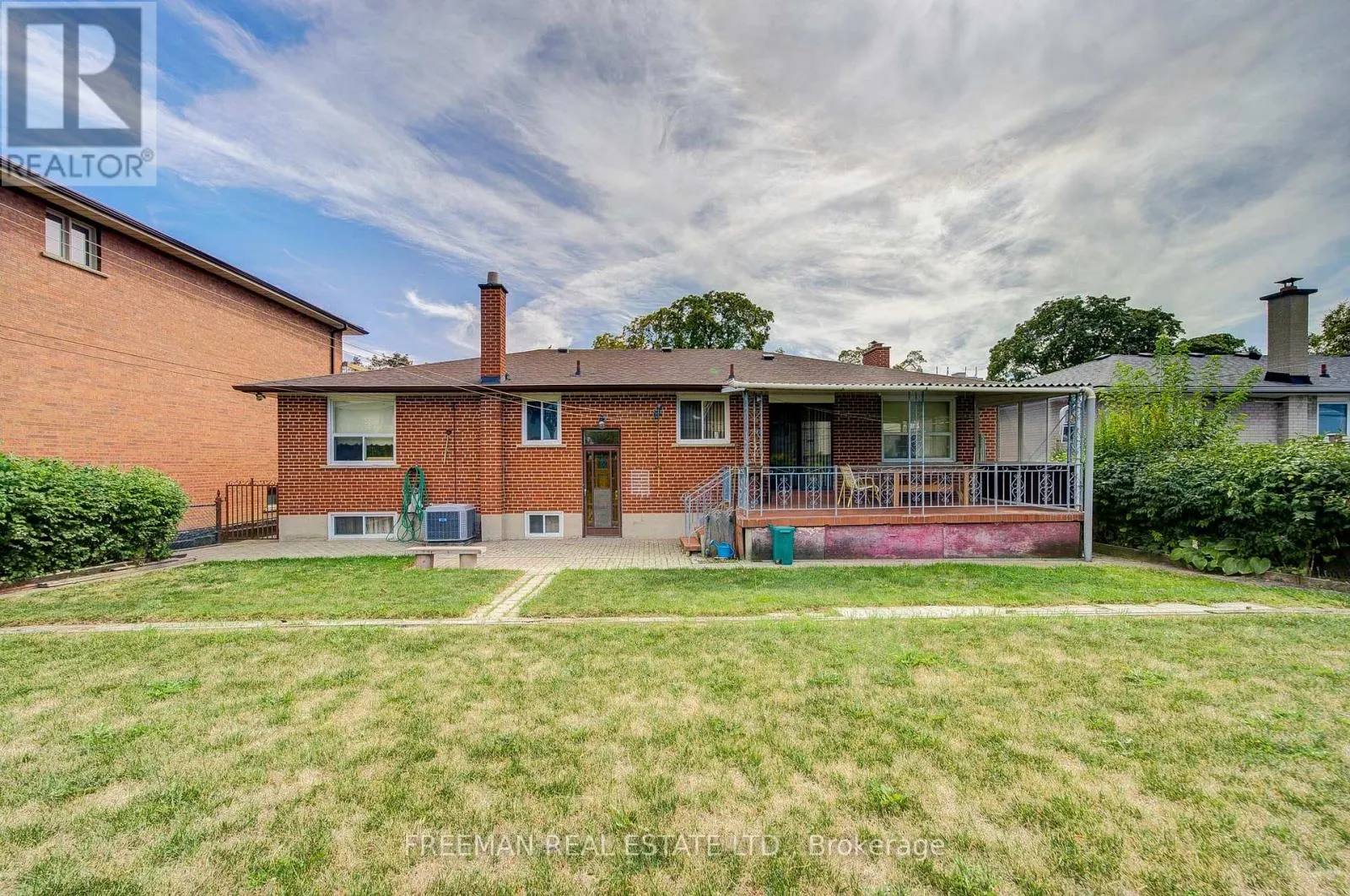 102 HALLSPORT CRESCENT