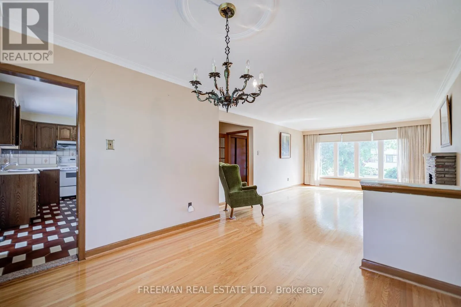 102 HALLSPORT CRESCENT