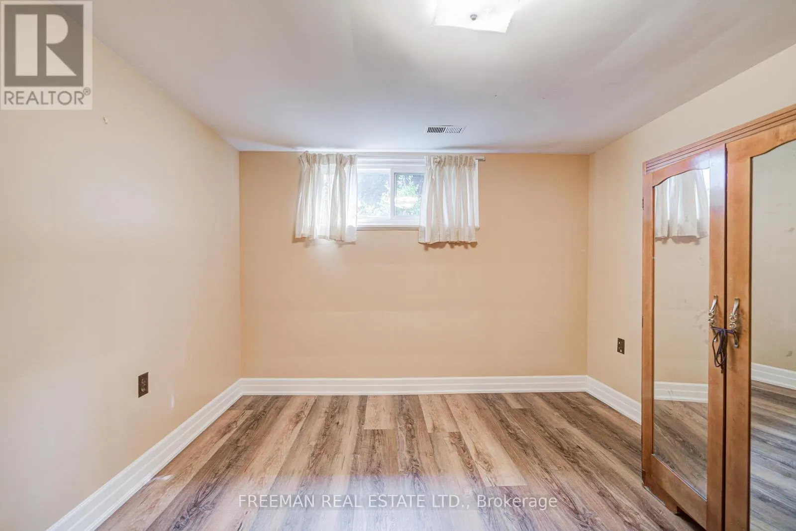 102 HALLSPORT CRESCENT