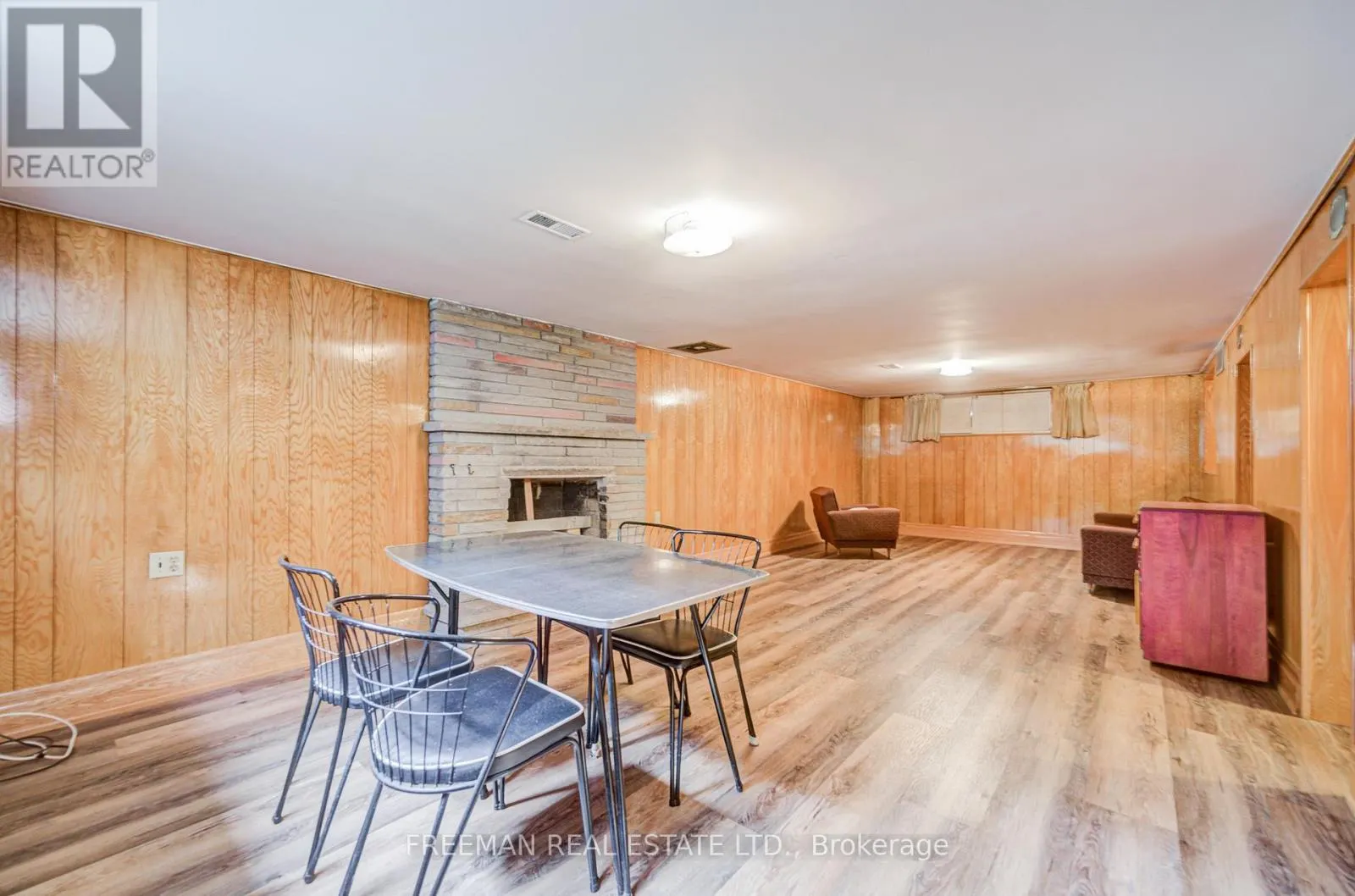 102 HALLSPORT CRESCENT