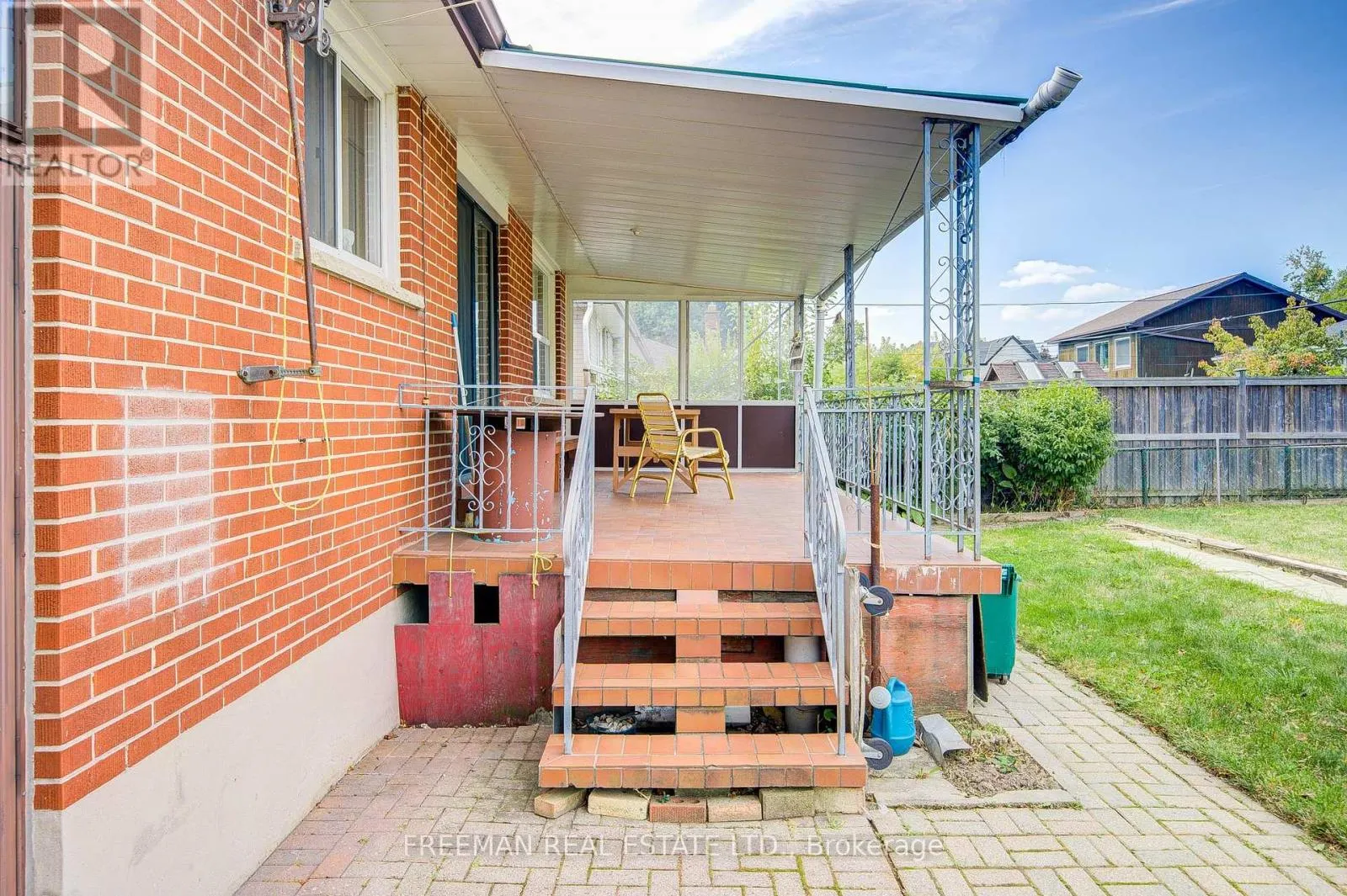 102 HALLSPORT CRESCENT