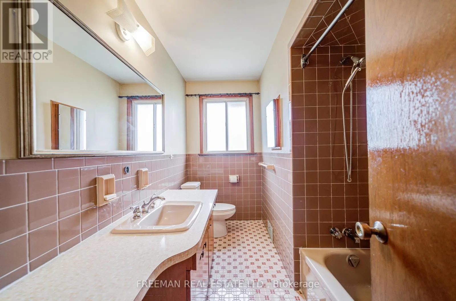 102 HALLSPORT CRESCENT