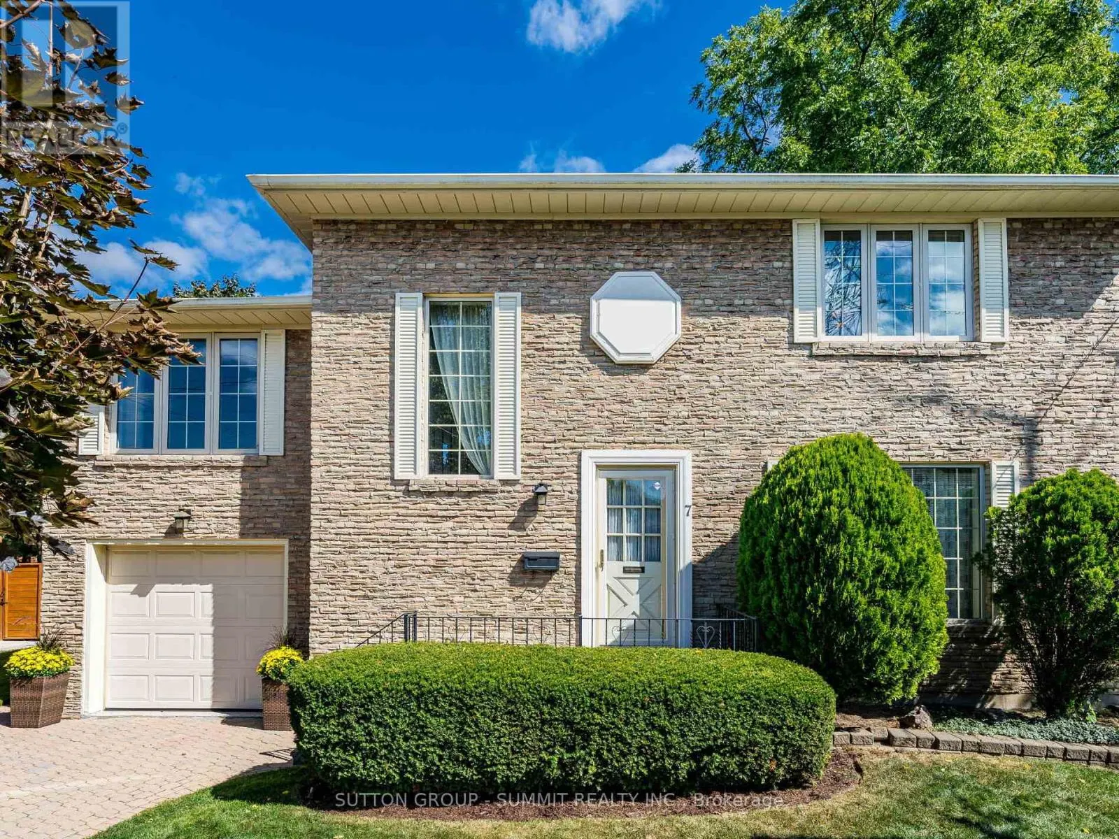 7 LOCHWAY COURT