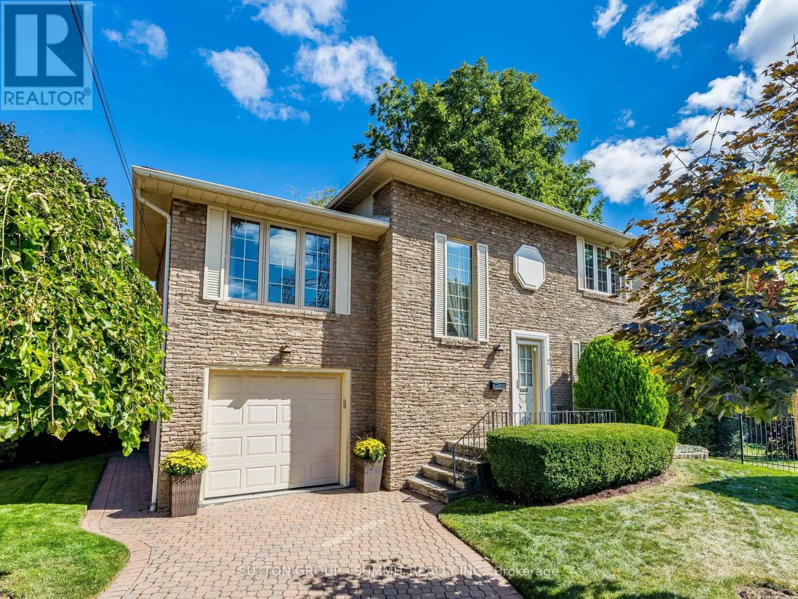 7 LOCHWAY COURT