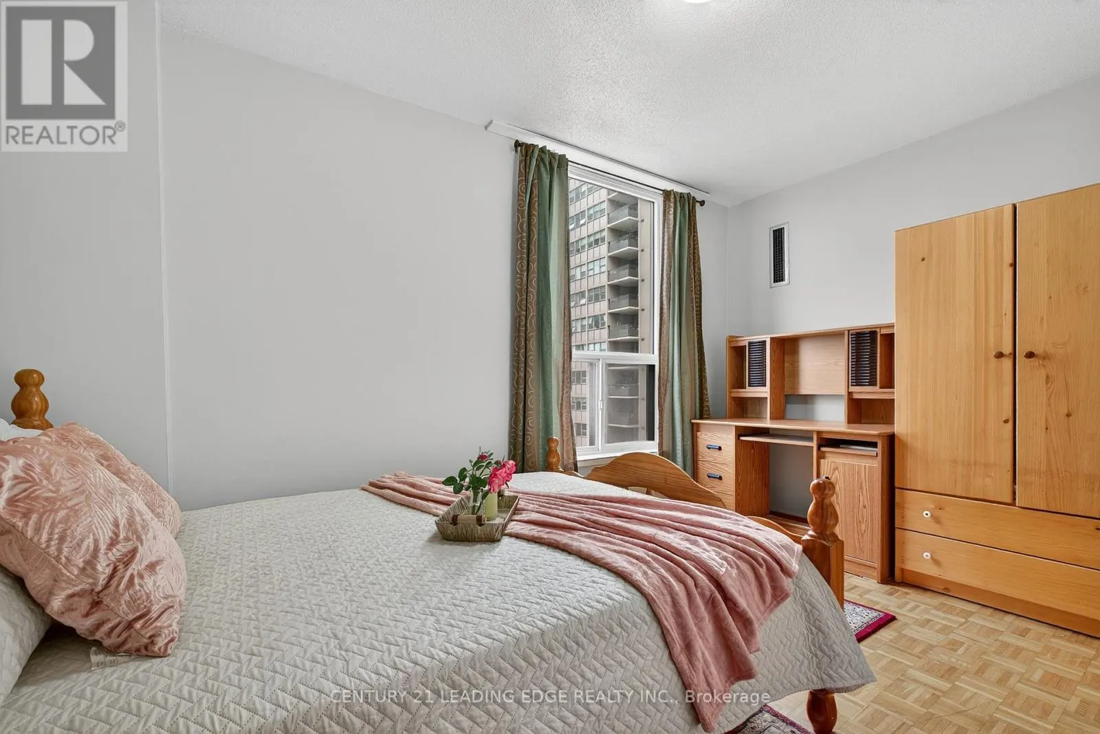 1802 - 85 EMMETT AVENUE