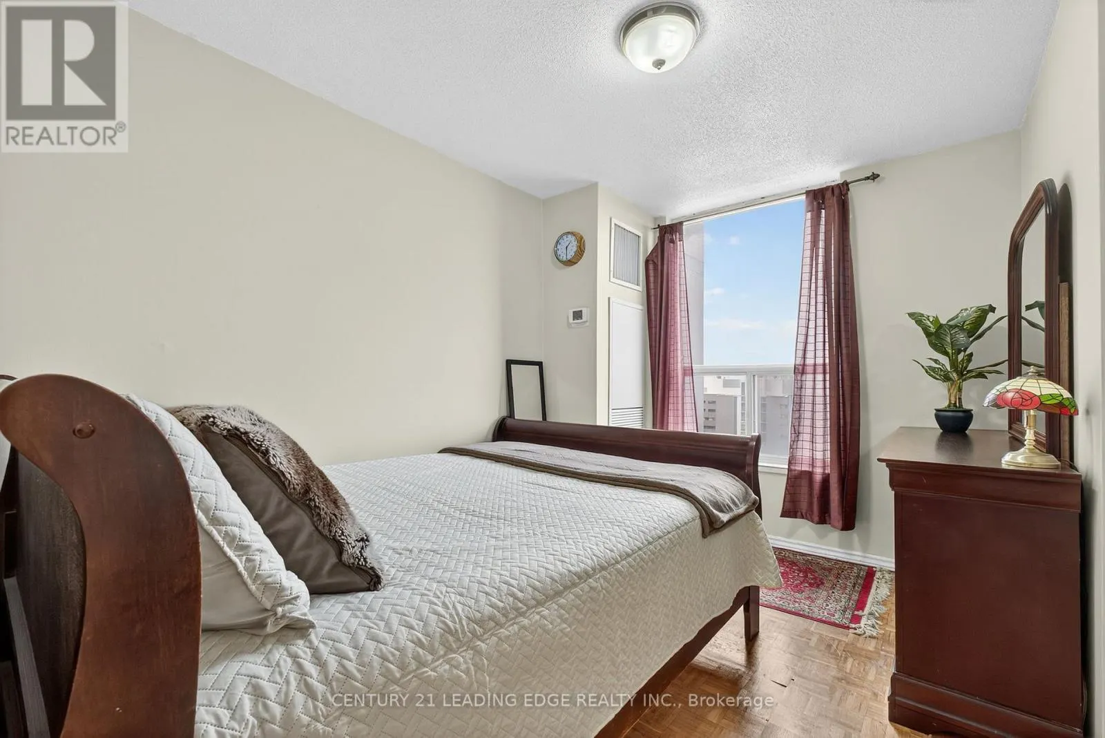 1802 - 85 EMMETT AVENUE