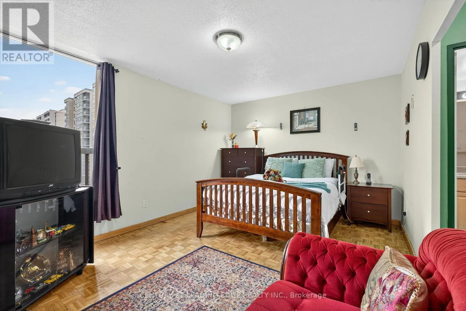 1802 - 85 EMMETT AVENUE