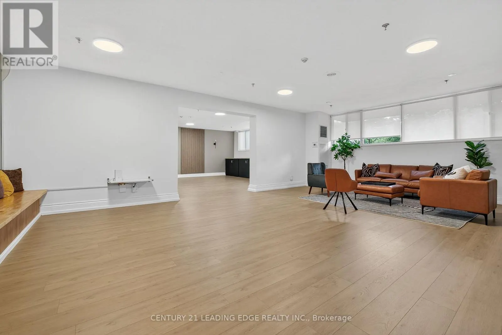 1802 - 85 EMMETT AVENUE