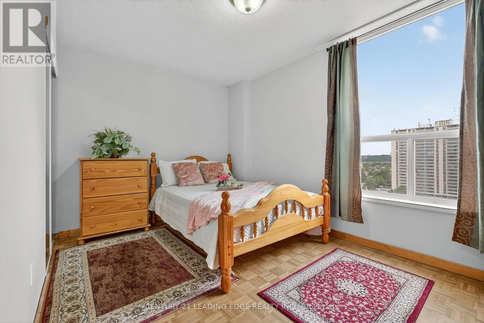 1802 - 85 EMMETT AVENUE
