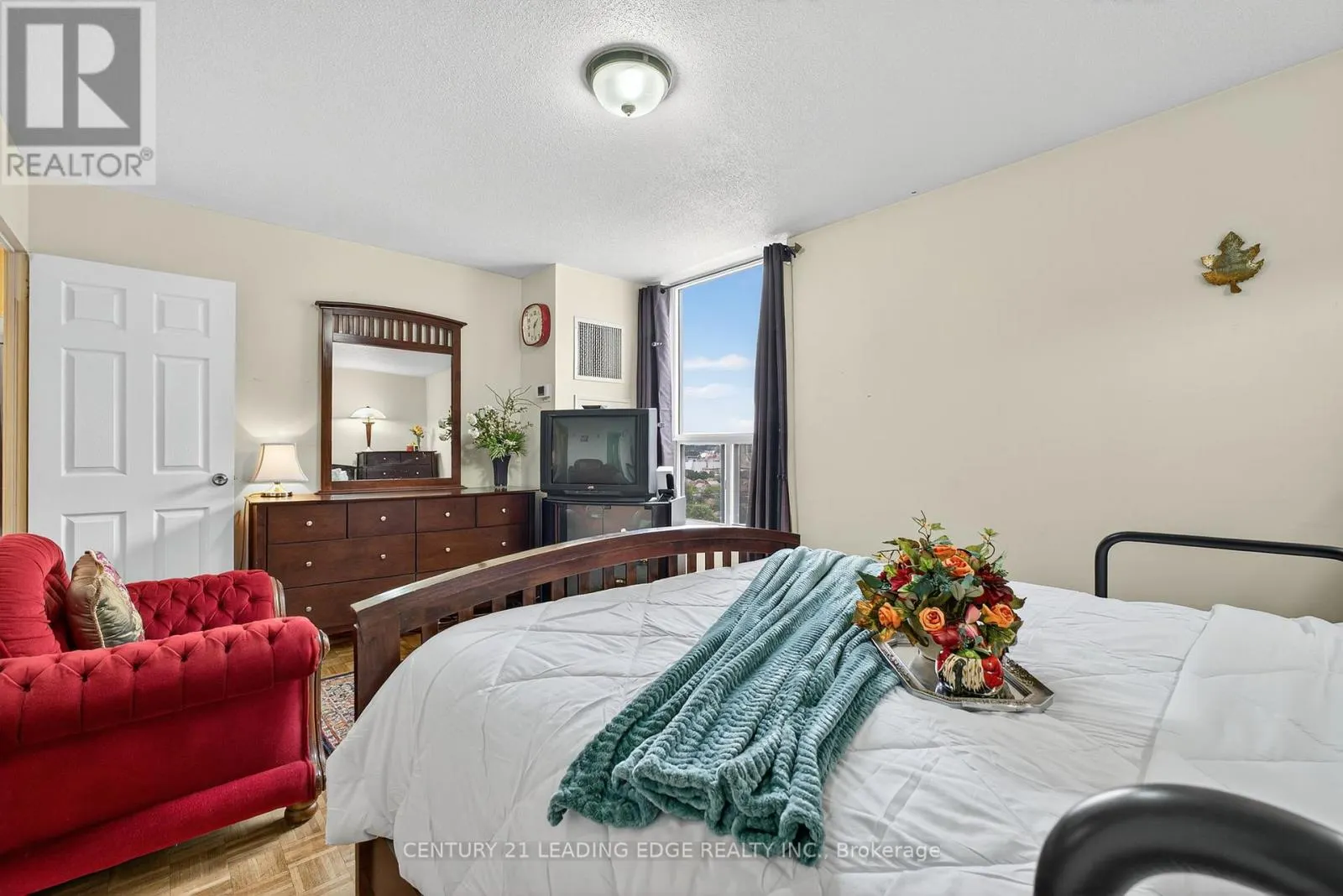 1802 - 85 EMMETT AVENUE