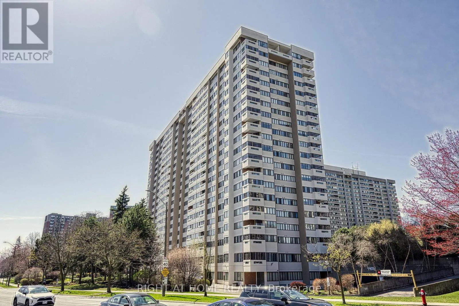 205 - 1580 MISSISSAUGA VALLEY