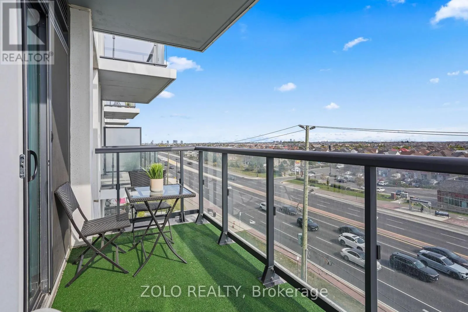512 - 10 LAGERFELD DRIVE