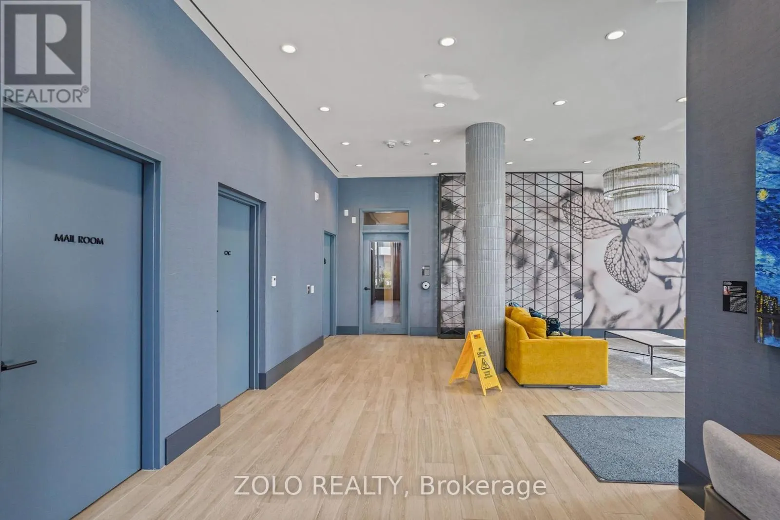 512 - 10 LAGERFELD DRIVE