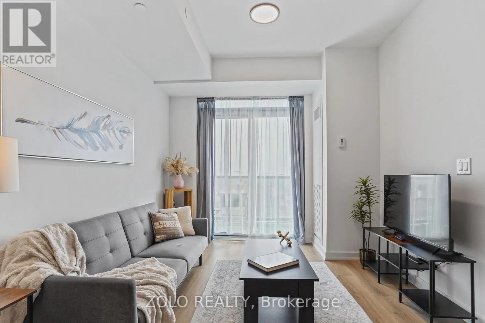 512 - 10 LAGERFELD DRIVE