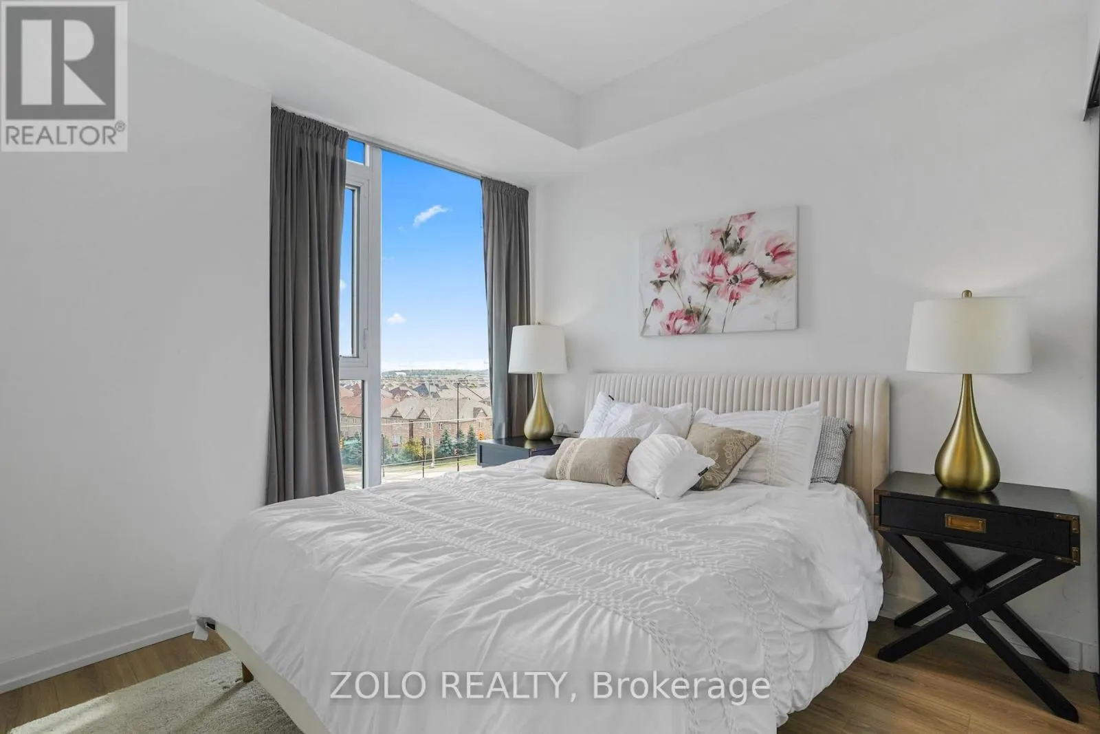 512 - 10 LAGERFELD DRIVE