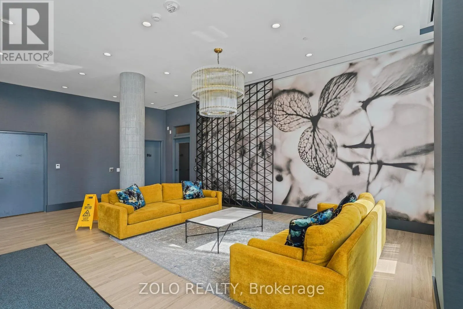 512 - 10 LAGERFELD DRIVE