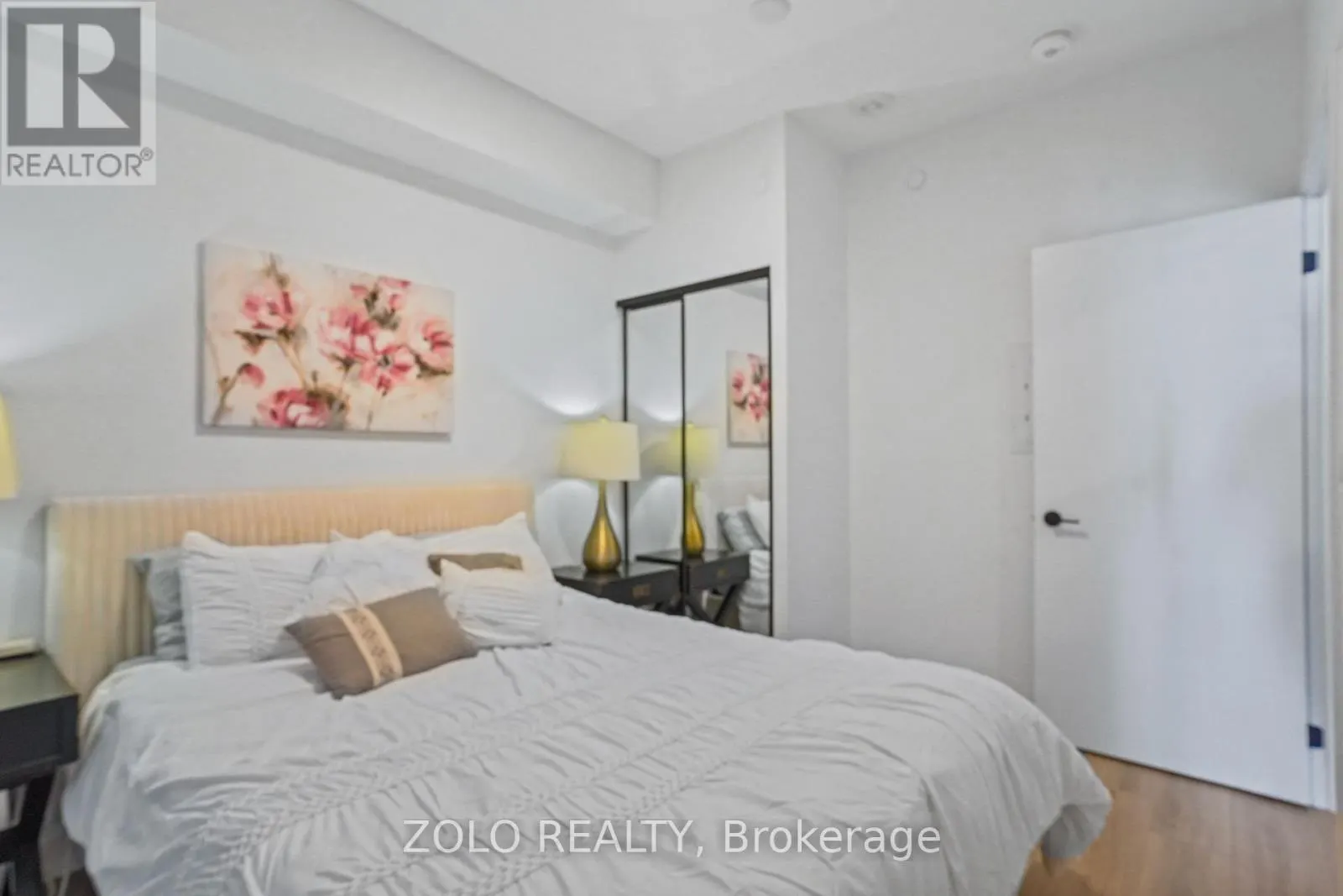 512 - 10 LAGERFELD DRIVE