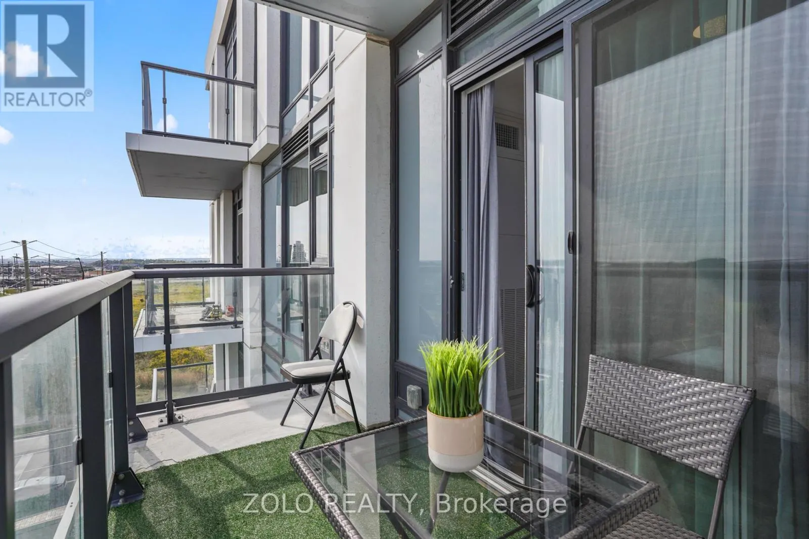 512 - 10 LAGERFELD DRIVE