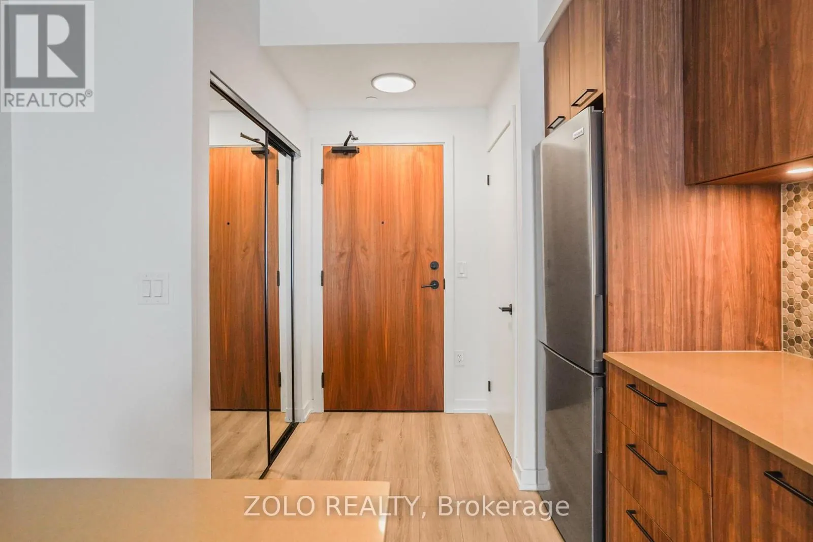 512 - 10 LAGERFELD DRIVE