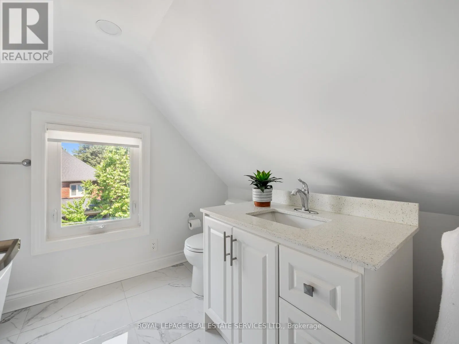 15 MELVILLE AVENUE