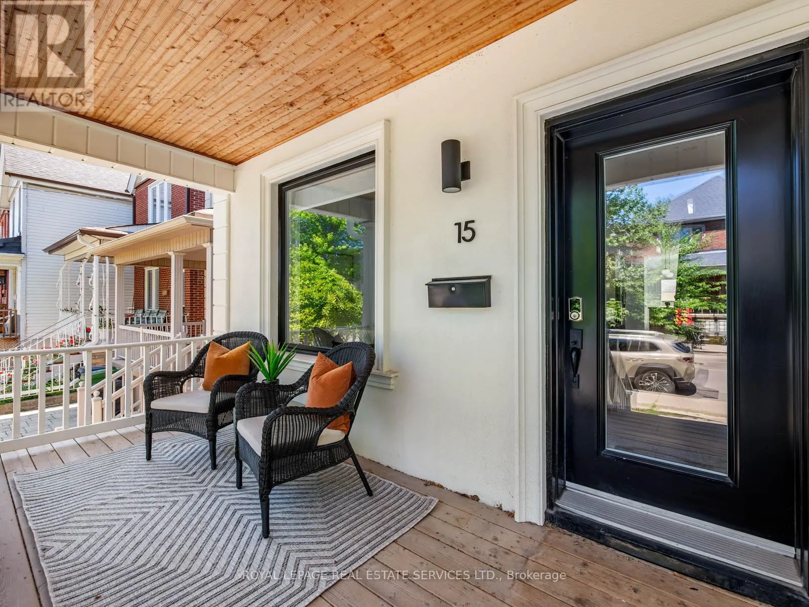 15 MELVILLE AVENUE