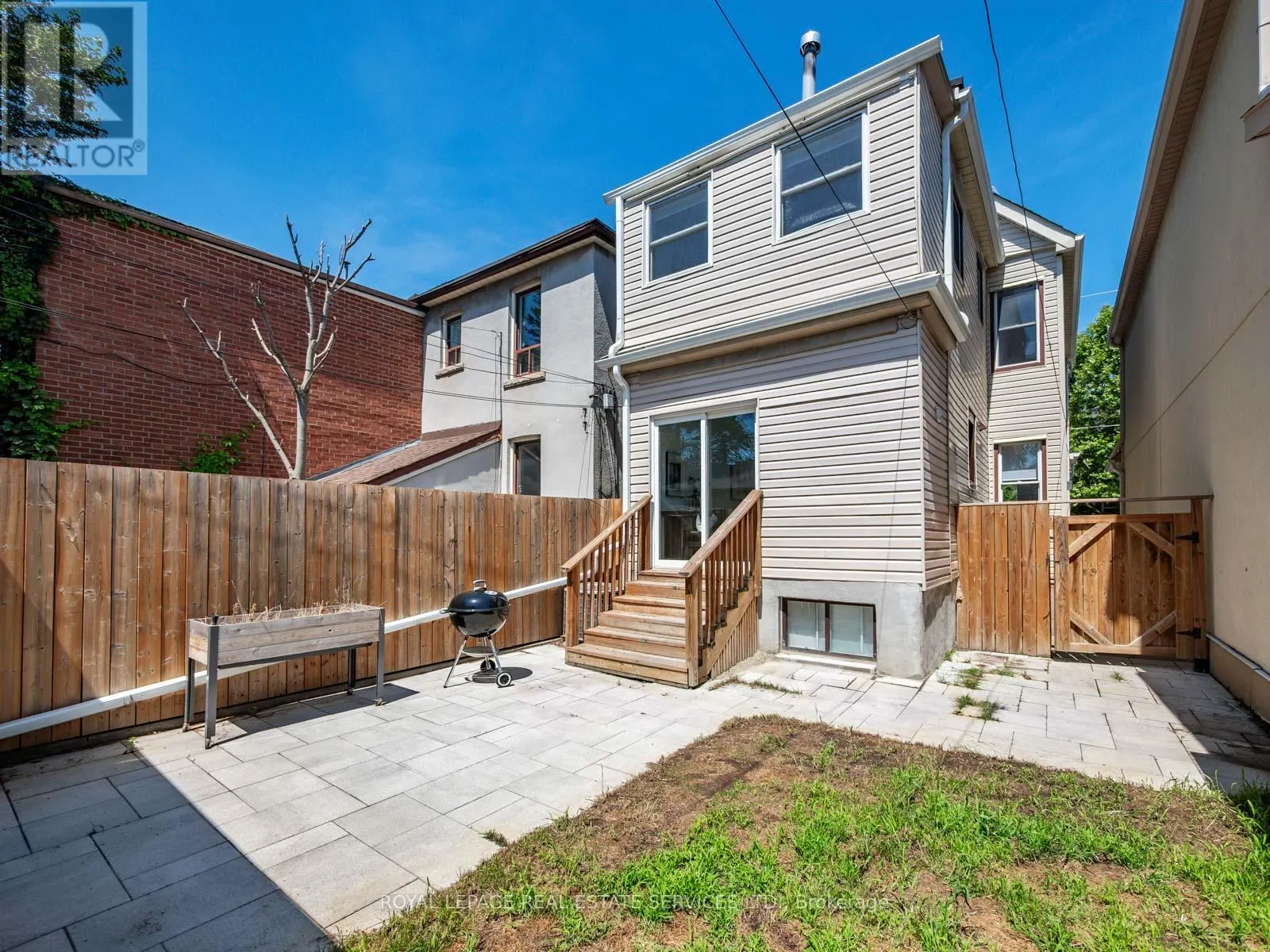 15 MELVILLE AVENUE