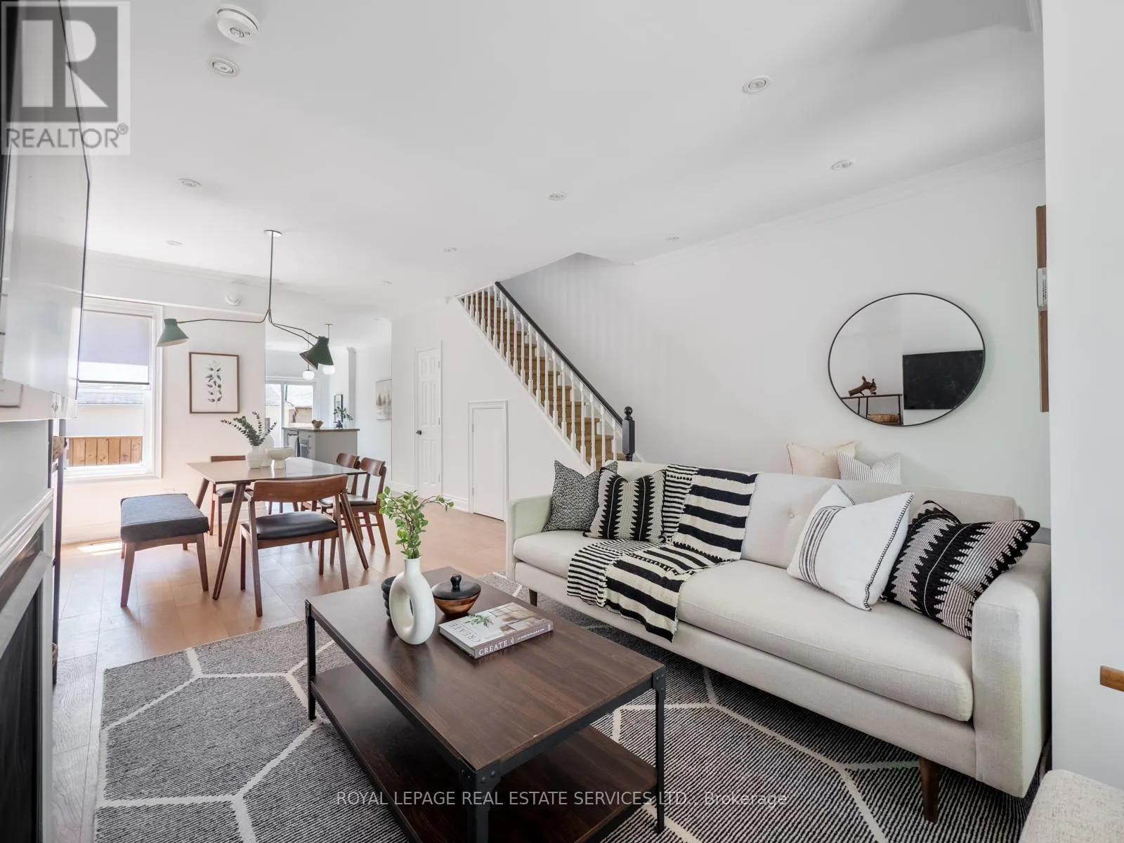 15 MELVILLE AVENUE