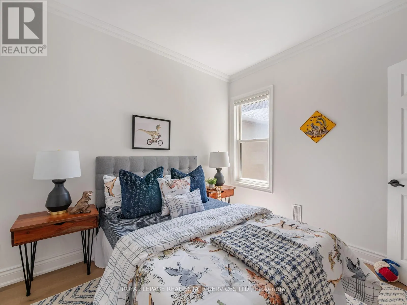 15 MELVILLE AVENUE