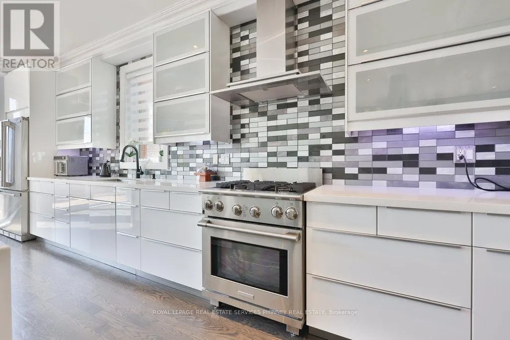 880 6TH STREET