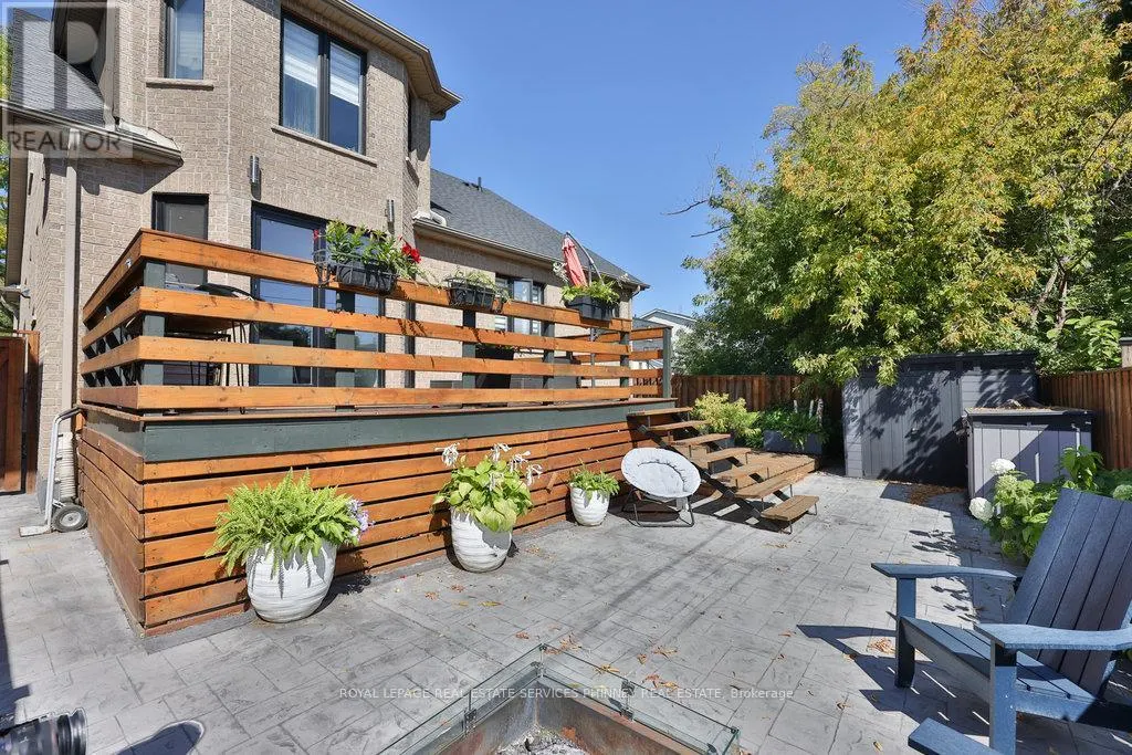 880 6TH STREET