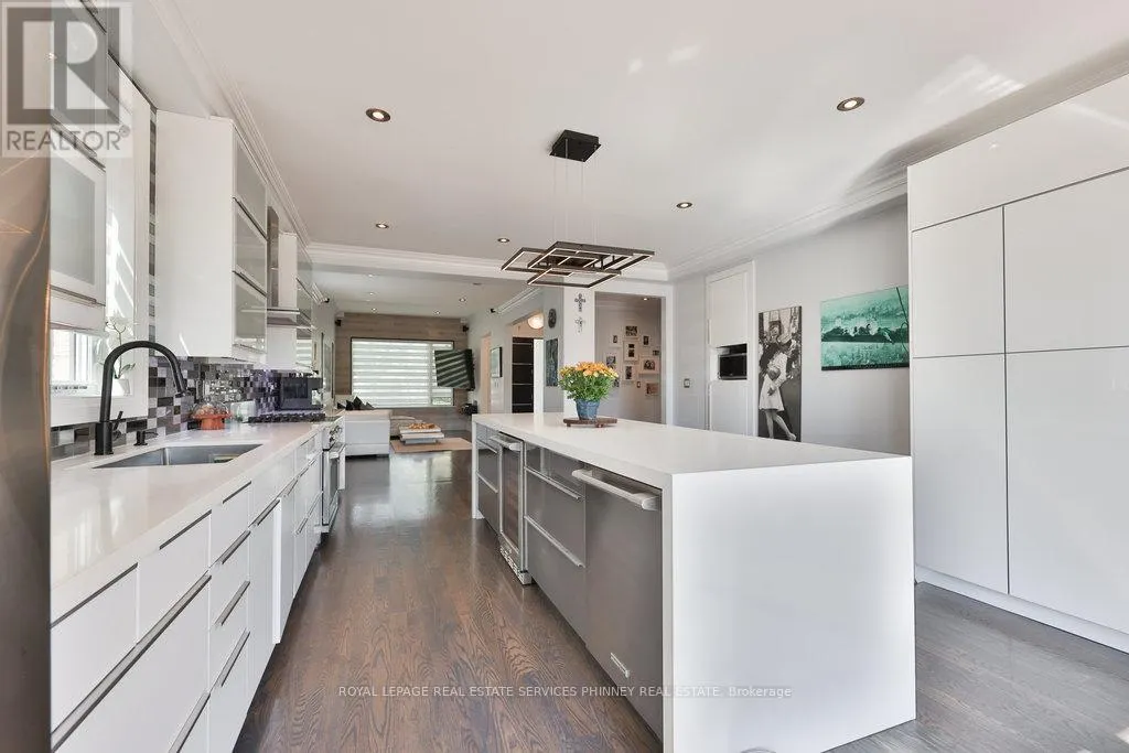 880 6TH STREET