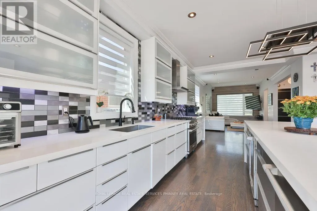 880 6TH STREET